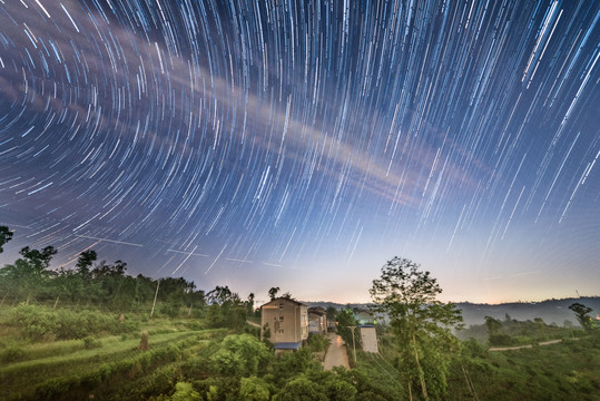 郊外乡村的星空