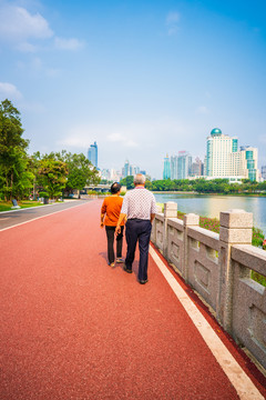 南宁南湖畔跑步健康跑道散步