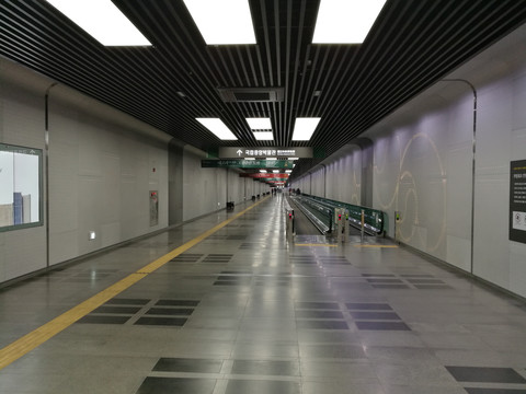 韩国国立中央博物馆地铁站