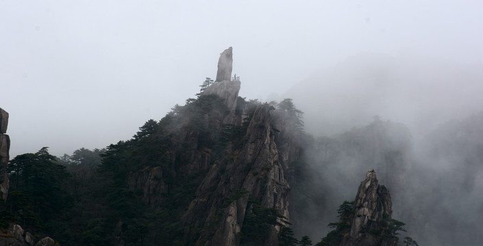 黄山飞来石