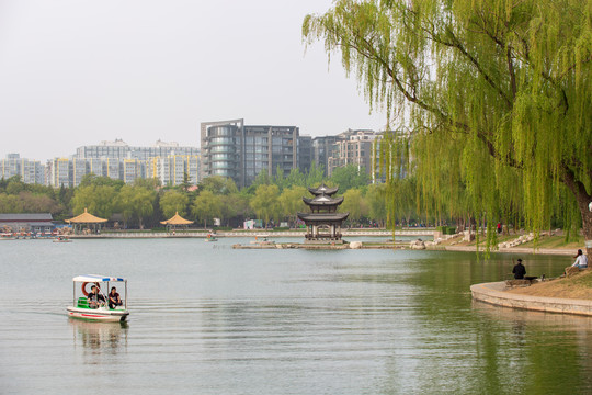 北京陶然亭公园陶然湖风光