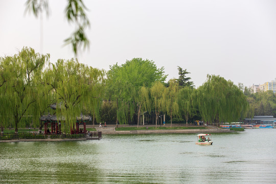 北京陶然亭公园陶然湖风光