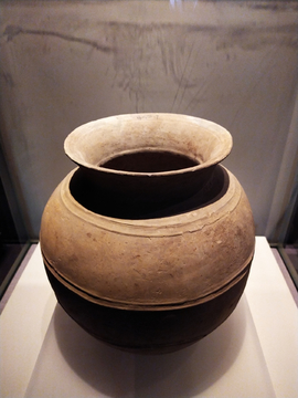 博物馆陶罐