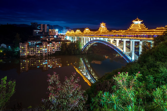 广西三江风雨桥夜景