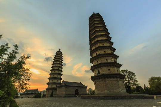 中国山西太原永祚寺双塔风光