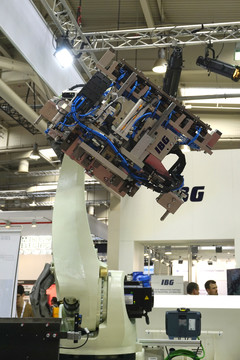 汽车制造行业工业机器人