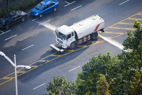 清洁洒水车