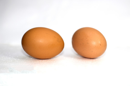 2个生鸡蛋