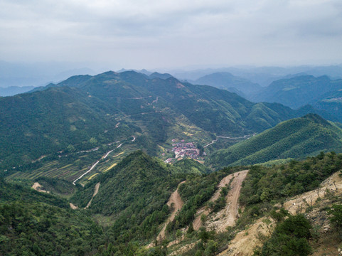 航拍浙江金华磐安山顶风景