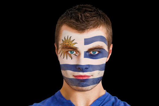 严重年轻乌拉圭球迷脸涂黑