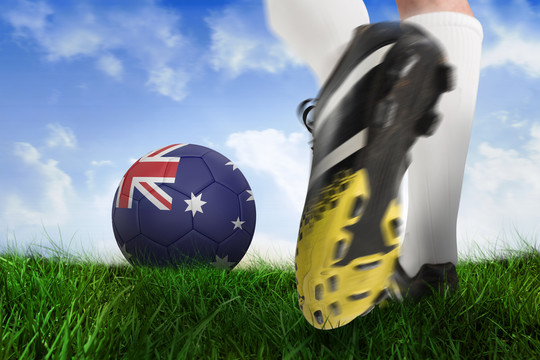 足球靴将澳大利亚球踢向草地