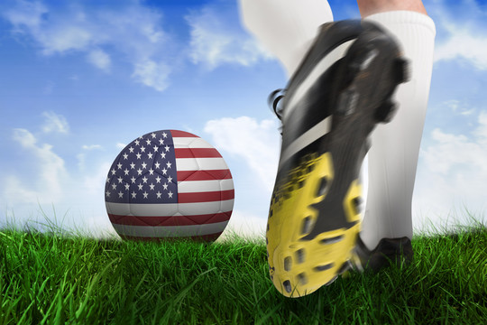 足球鞋和美国足球的合成图像