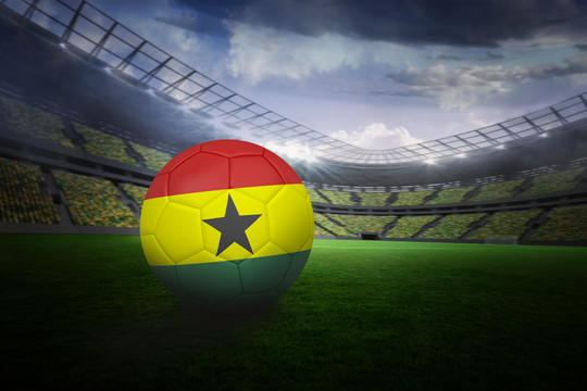 加纳足球在大型带灯足球场上