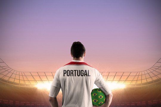 葡萄牙足球运动员在足球场对决