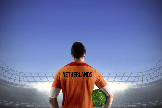 荷兰足球运动员在足球场对决