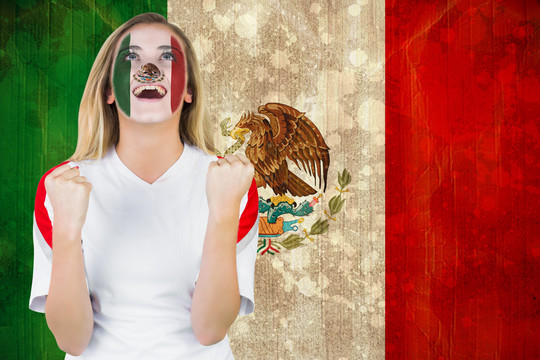 兴奋的墨西哥球迷脸上的油漆欢呼