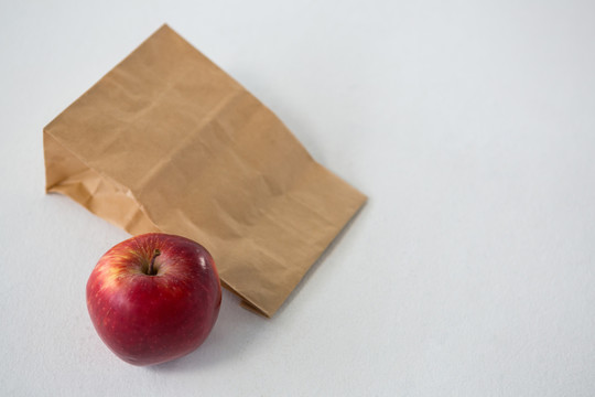 白底红苹果棕色纸袋