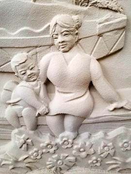 妈妈和孩子浮雕