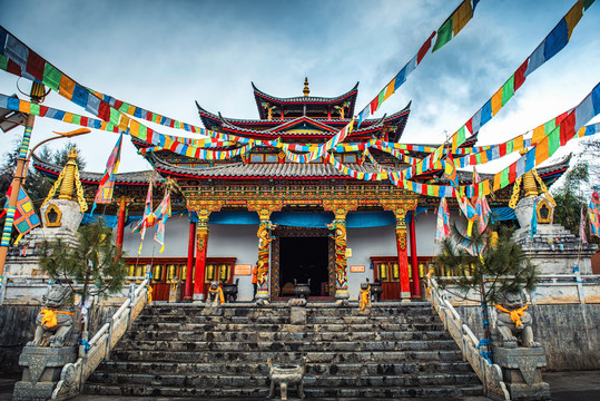 泸沽湖雍仲林寺喇嘛寺