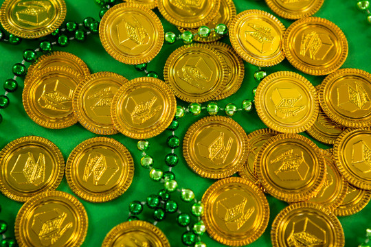 巧克力金币和爱尔兰节日素材