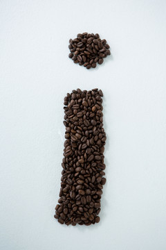 木桌上的咖啡豆