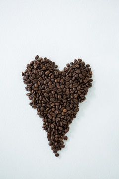 咖啡豆组成的心形图案