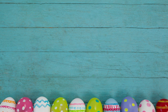 木板上的复活节彩蛋