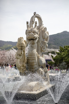 龙王喷水雕塑