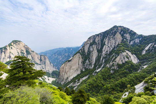 华山断崖石山