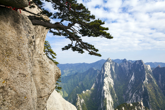 华山山峦