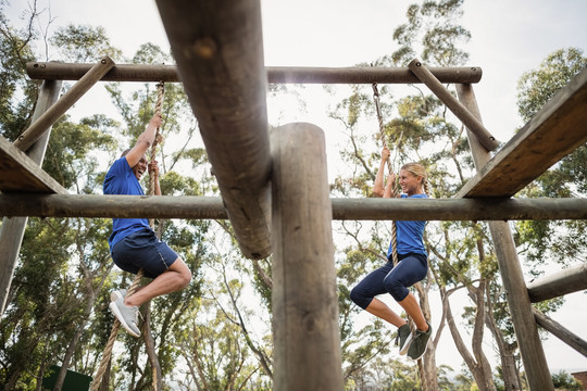 新兵训练营障碍训练时的攀爬网