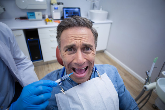 牙科手术室的病人