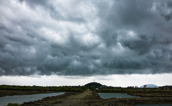 暴风雨前的天空