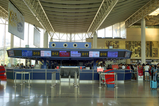 杭州机场航站楼值机柜台
