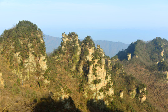 张家界天子山索道周边群峰风光