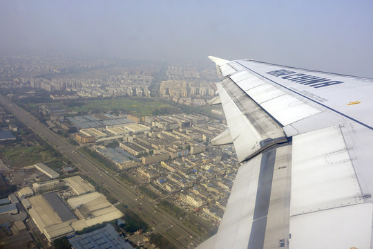 航拍成都飞离双流航空港地区