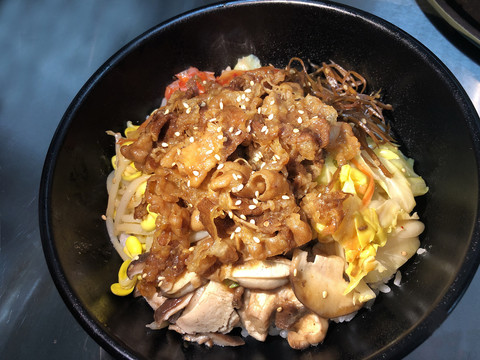 小牛饭牛肉盖饭