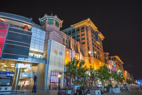 北京新东安市场夜景