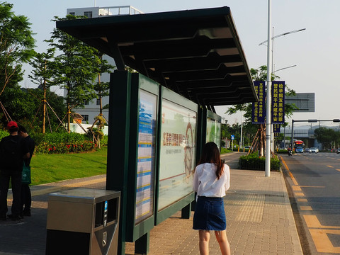 公交车站