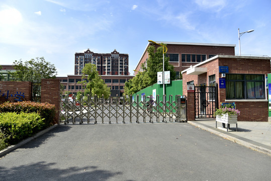 学校大门