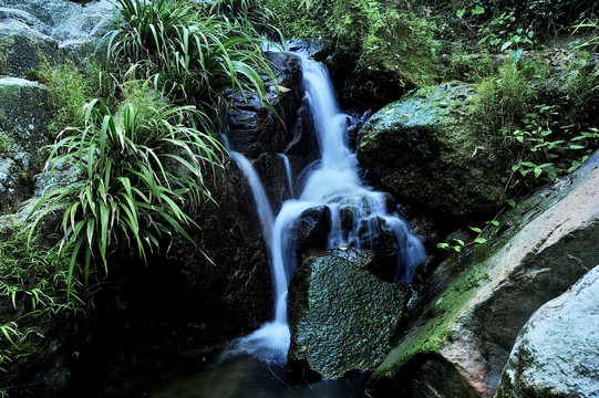 山涧溪流