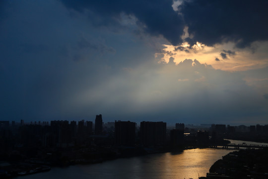 雨后阳光