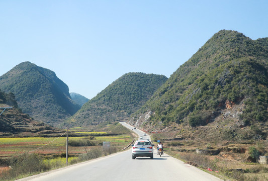 云南自驾游山区道路