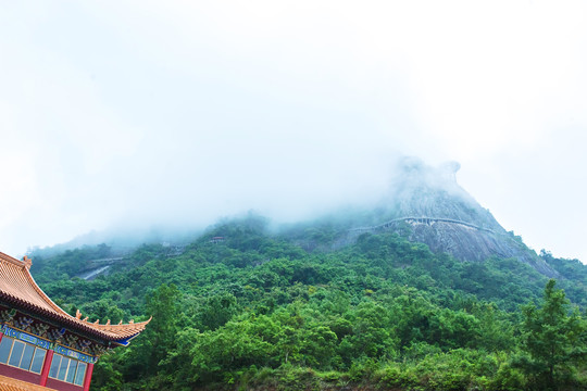 信宜石根山