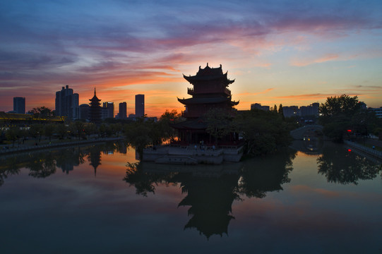 江苏淮安里运河初夏现绚丽彩霞