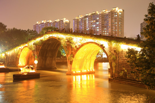 杭州拱宸桥夜景