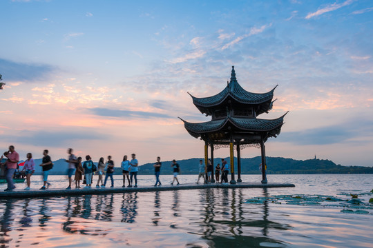 杭州西湖风景区集贤亭日落