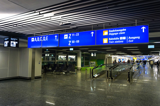德国法兰克福机场候机楼导引牌