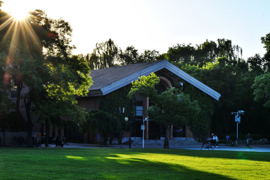 清华大学