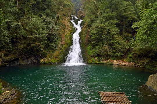 飞泉水潭